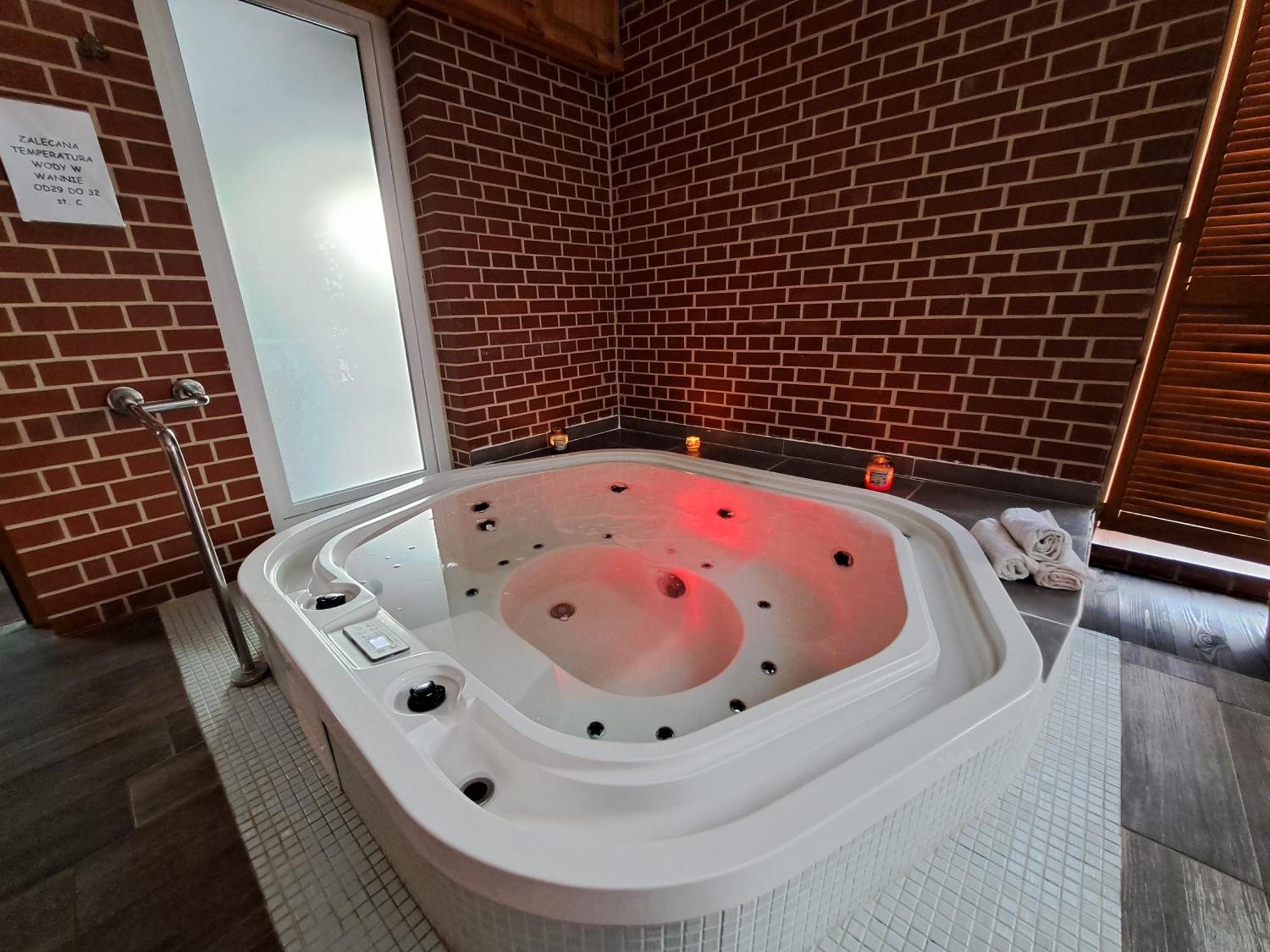 Hotel Agat & Spa ビィドゴシュチュ エクステリア 写真